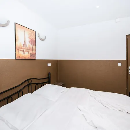 De La Poste 3* פריז