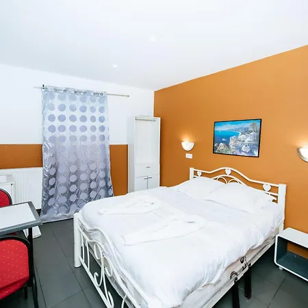 De La Poste פריז