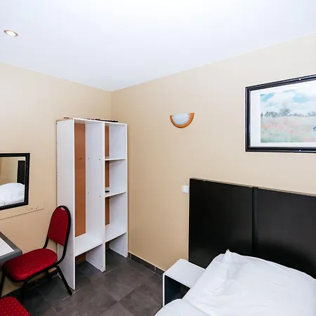 מלון De La Poste פריז