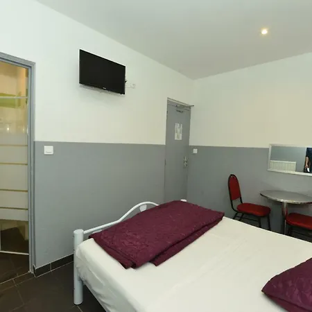 De La Poste 3* פריז